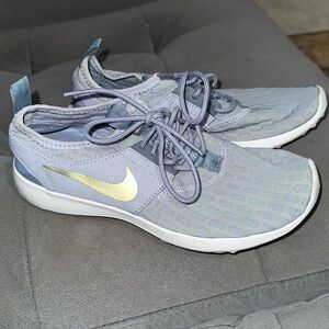 Nike pull on shoes size 6